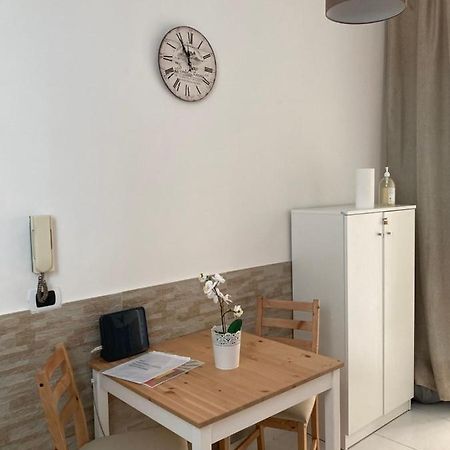 La Casa Di Flo Hotel Наполи Екстериор снимка