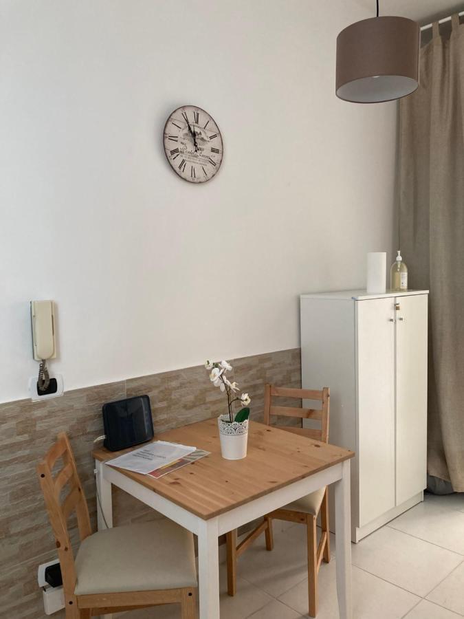 La Casa Di Flo Hotel Наполи Екстериор снимка