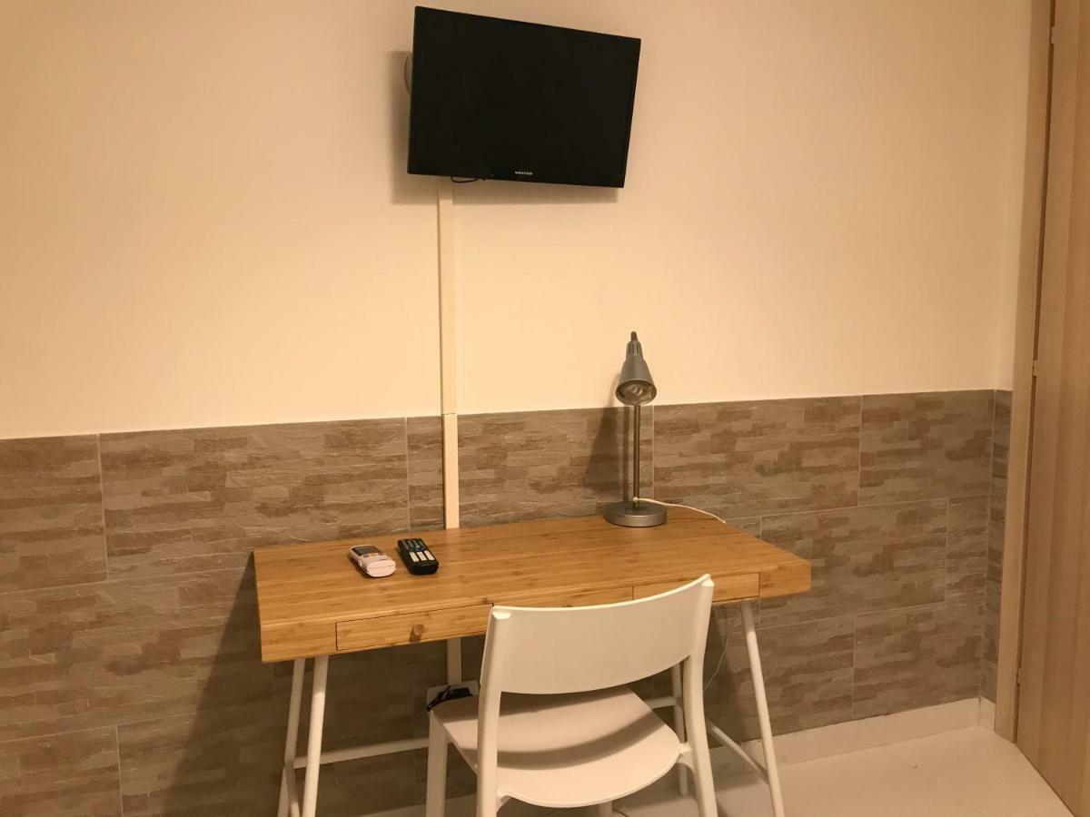 La Casa Di Flo Hotel Наполи Екстериор снимка