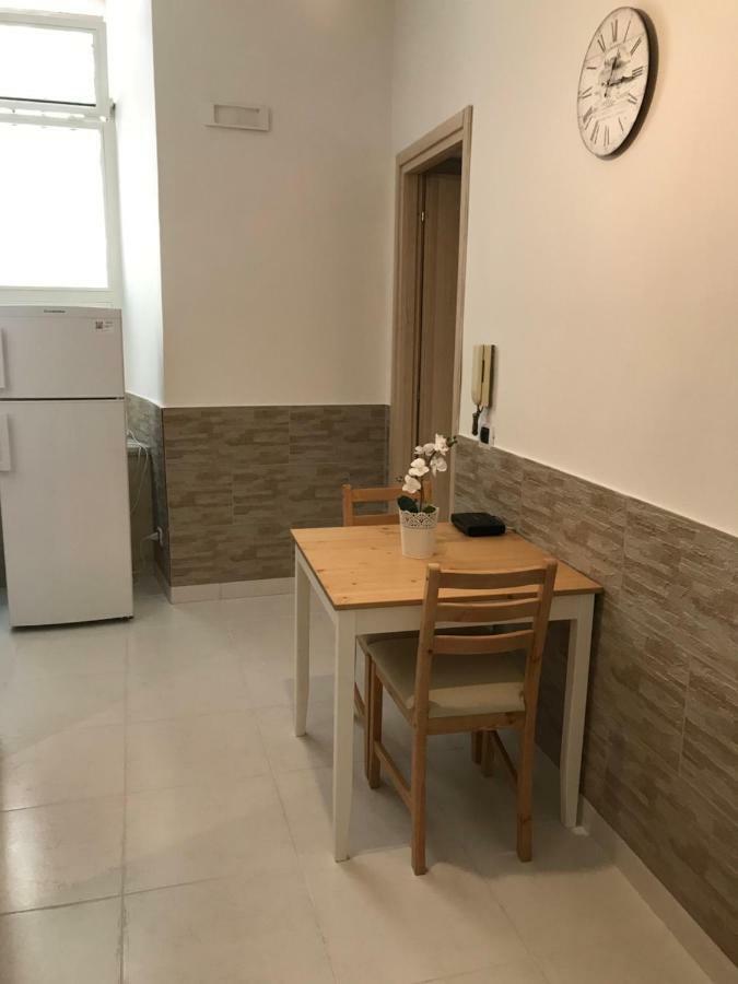 La Casa Di Flo Hotel Наполи Екстериор снимка