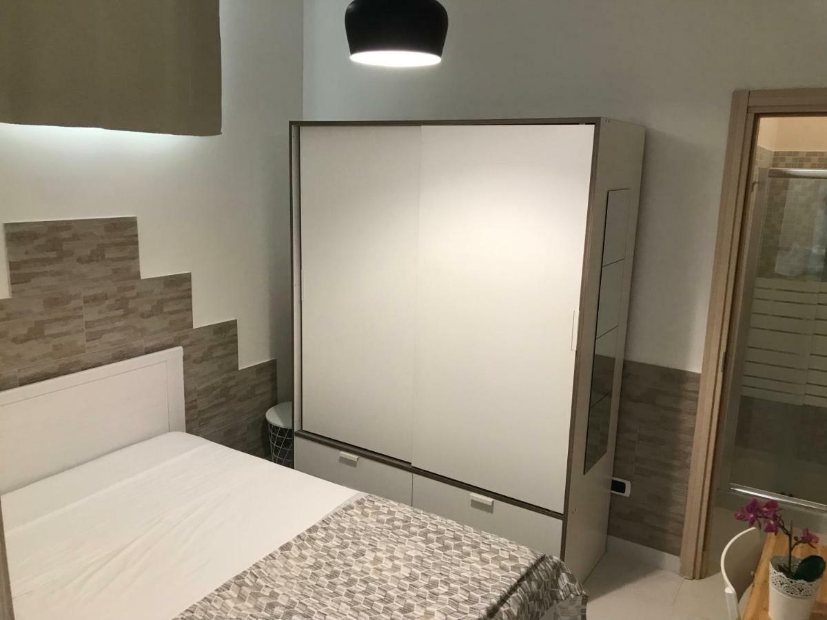 La Casa Di Flo Hotel Наполи Екстериор снимка