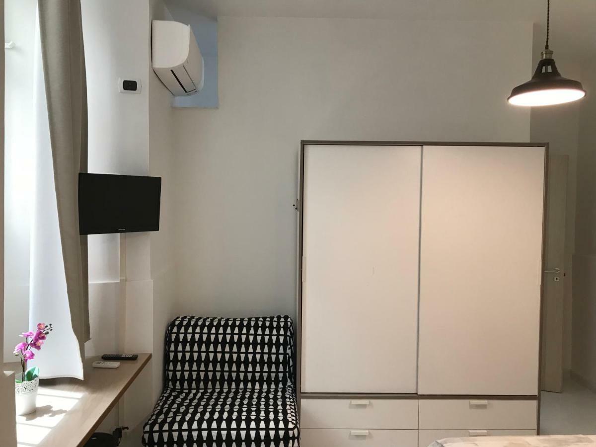 La Casa Di Flo Hotel Наполи Екстериор снимка
