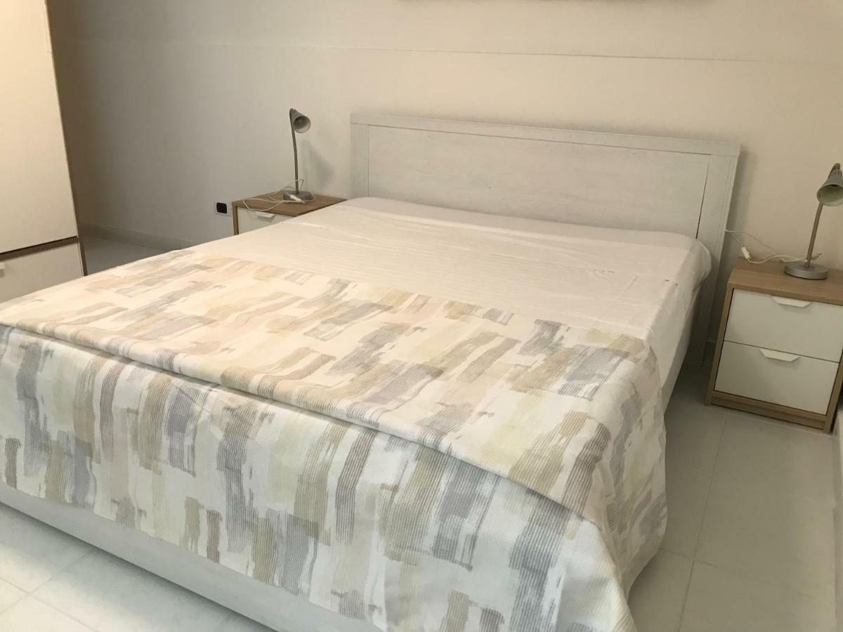 La Casa Di Flo Hotel Наполи Екстериор снимка