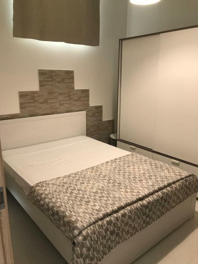 La Casa Di Flo Hotel Наполи Екстериор снимка