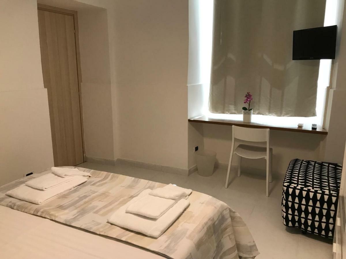 La Casa Di Flo Hotel Наполи Екстериор снимка