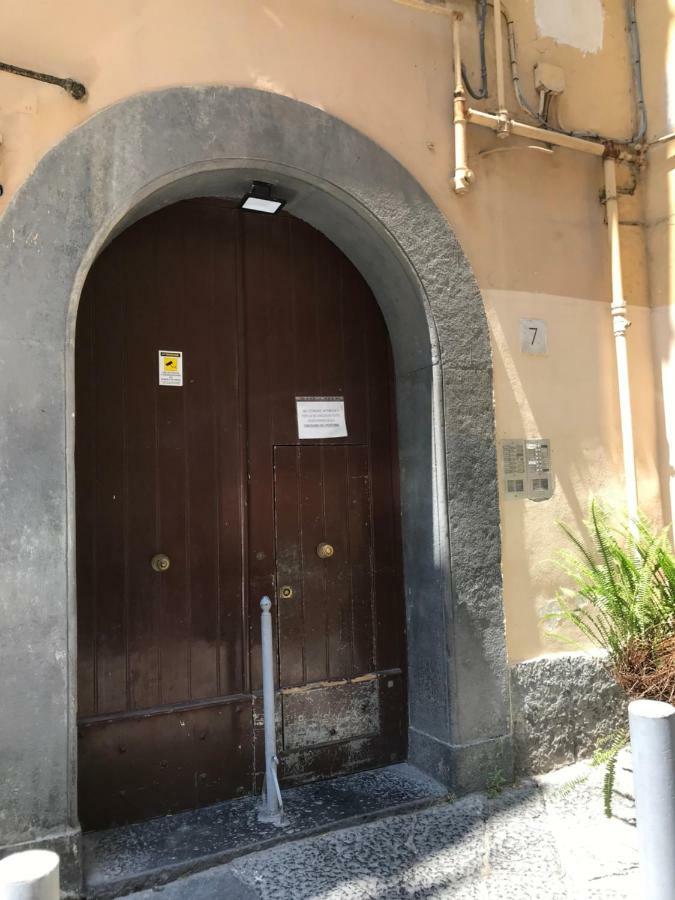 La Casa Di Flo Hotel Наполи Екстериор снимка