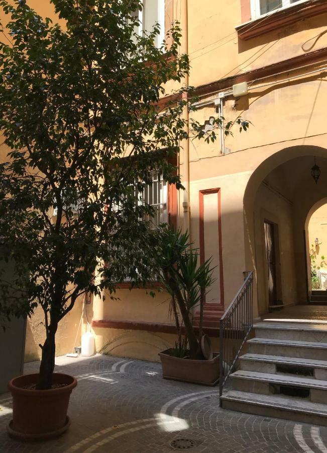 La Casa Di Flo Hotel Наполи Екстериор снимка